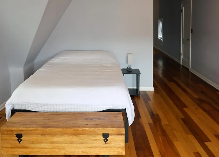 Spacious 5br Near Obama Center & Uchicago Chicago